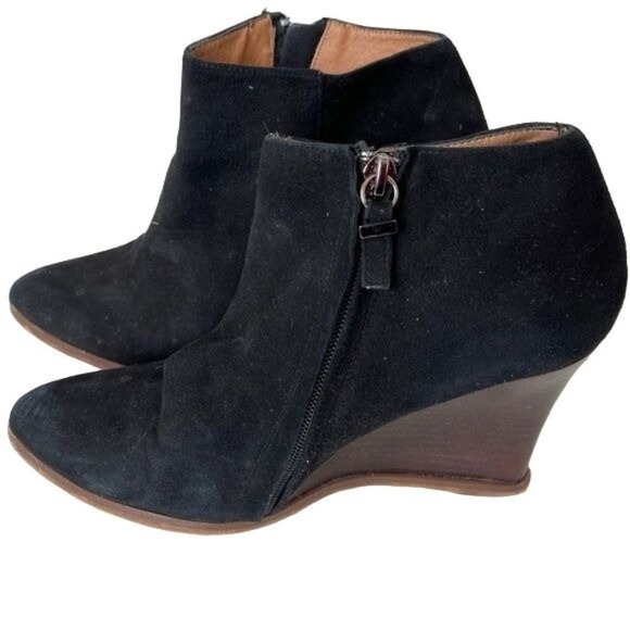 Halogen Wedge Booties Black Suede Zip Sides Selbi Almond Toe Shoes Size 8 M - Picture 1 of 11